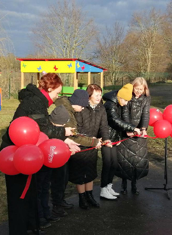 В Верхнедвинске для воспитанников центра коррекционно-развивающего обучения и реабилитации приобрели новую игровую площадку